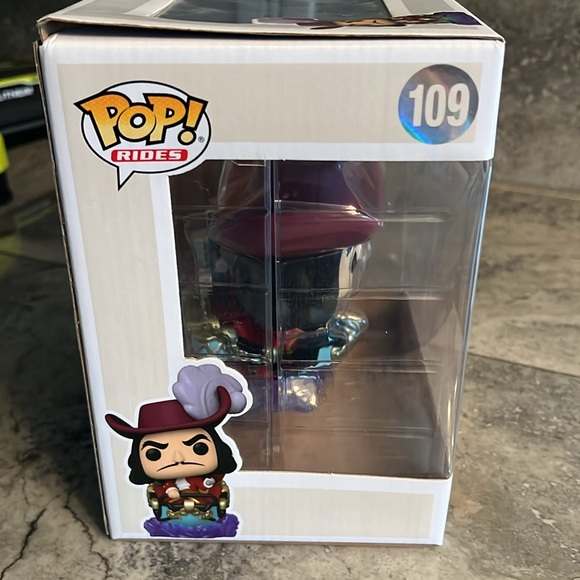 NWT CAPTAIN HOOK FUNKO POP - Picture 5 of 7